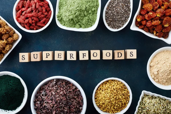 Verschillende gezonde superfoods — Stockfoto