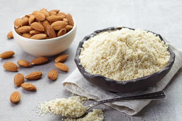 Almond flour and almonds — Stock Photo, Image