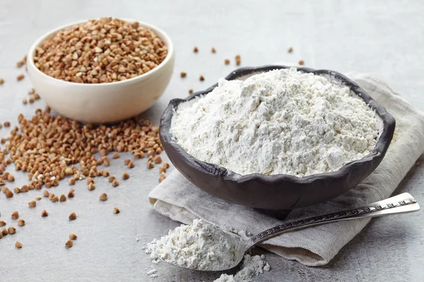 Buckwheat flour and buckwheat — Stock Photo, Image