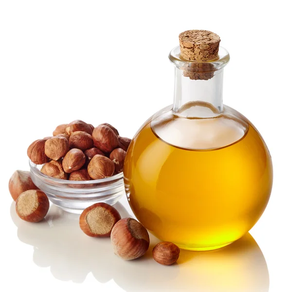 Ореховое масло и лесные орехи — стоковое фото