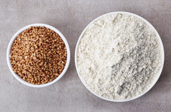 Buckwheat flour and buckwheat — Stock Photo, Image