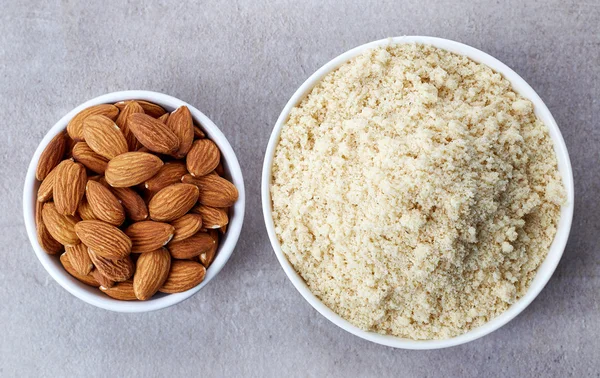 Harina de almendras y almendras — Foto de Stock