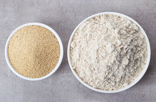 Farinha de semente de amaranto e sementes de amaranto — Fotografia de Stock