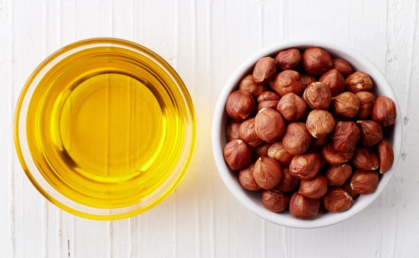 Minyak Hazelnut dan hazelnut — Stok Foto