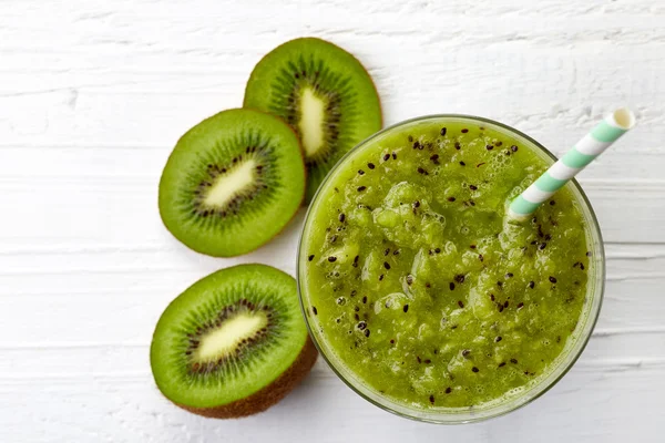 Glass of kiwi smoothie — Stock Photo, Image