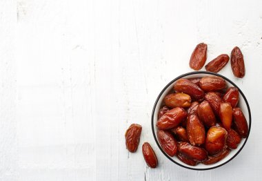 Kurutulmuş tarihleri kase