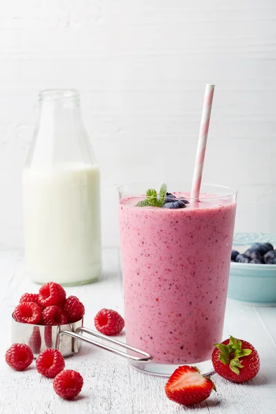 Glas verse bessen smoothie — Stockfoto