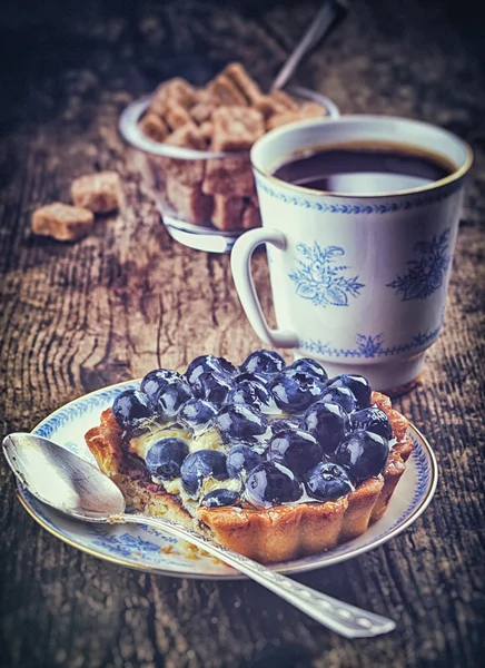 Blueberry tart and coffee — Stock Photo, Image