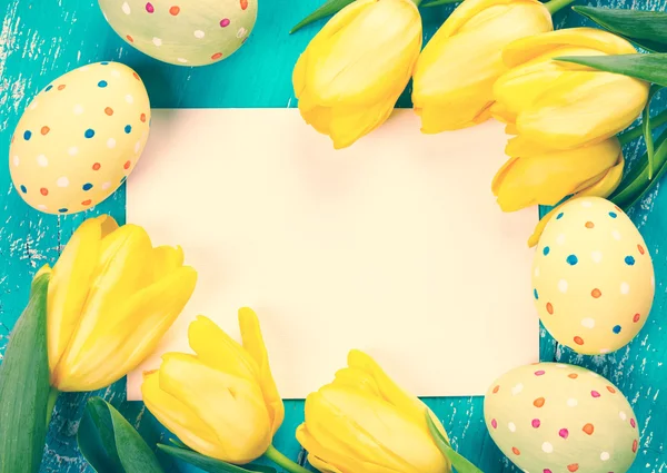 Easter eggs, tulips and card — Stock Photo, Image