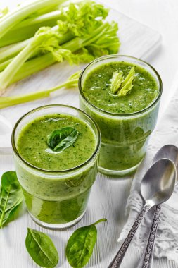 sağlıklı yeşil smoothie