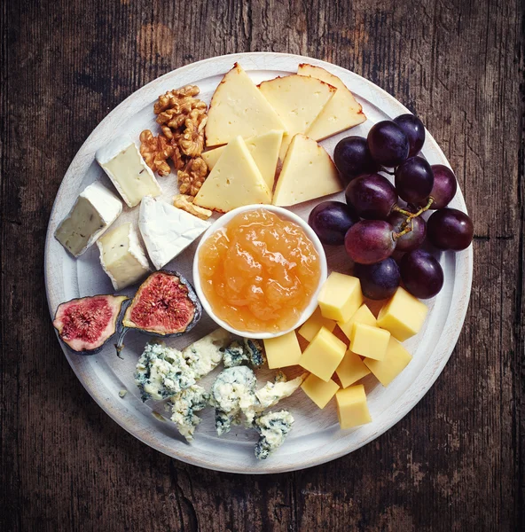 Cheese plate — Stock Photo, Image