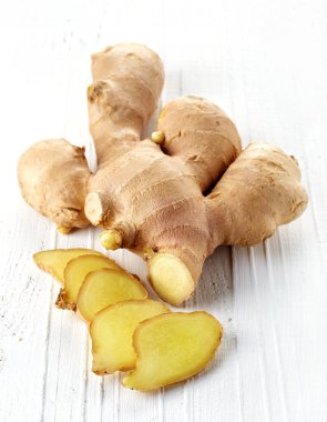 taze zencefil kökü