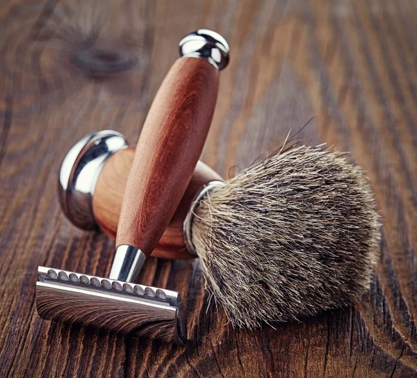 Shaving razor and brush — Stock Photo, Image