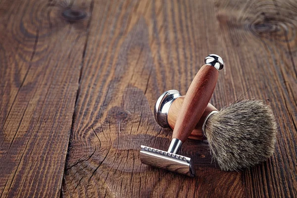 Tıraş jilet ve fırça — Stok fotoğraf