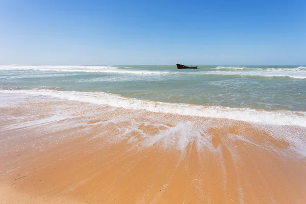 Schipbreuk in de Atlantische Oceaan — Stockfoto