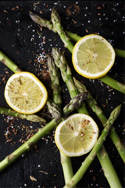 Asparagus and lemon — Stock Photo, Image