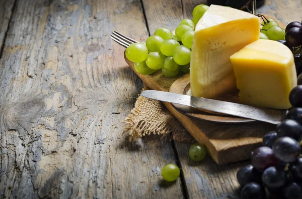 Vinho e queijo — Fotografia de Stock