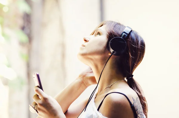 Ragazza con le cuffie — Foto Stock