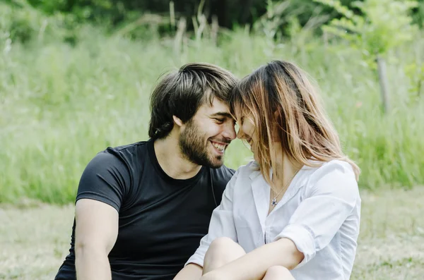 Gelukkig paar in liefde — Stockfoto