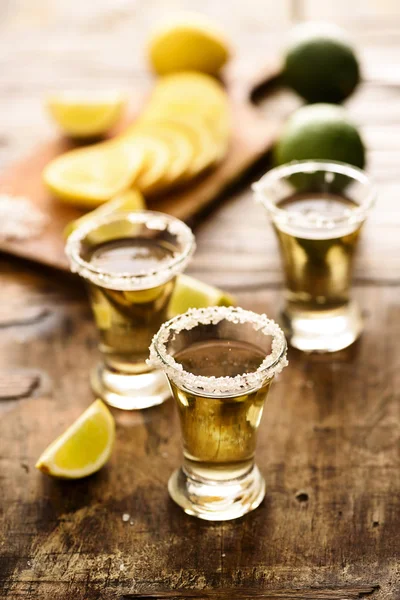 Tequila and lemon — Stock Photo, Image