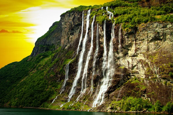 Yedi Kızkardeşler falls — Stok fotoğraf