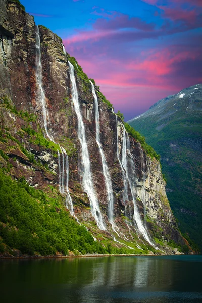 Yedi Kızkardeşler falls — Stok fotoğraf