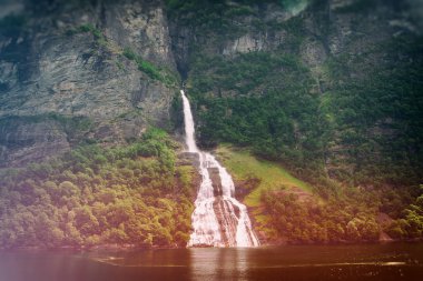 şelale fiyort. Norveç dili