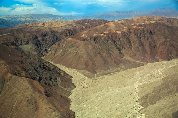 ナスカの地上絵砂漠のアンデス山脈 — ストック写真