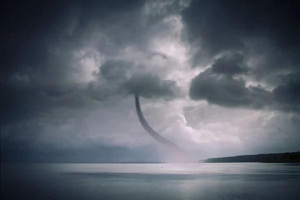 Tornado sobre o oceano — Fotografia de Stock