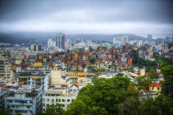 Фавела-ин-Рио-де-Жанейро — стоковое фото