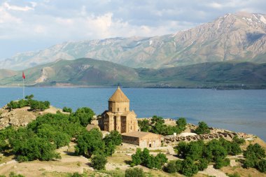 Kutsal haç ve Akdamar Adası
