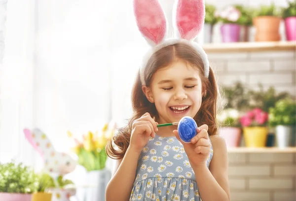 Flickan bär bunny öron — Stockfoto