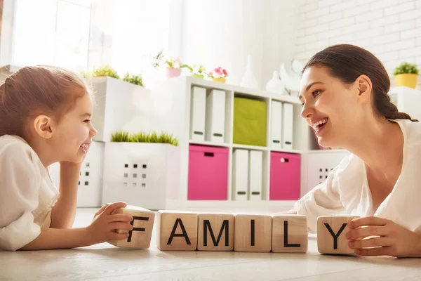 Gelukkige liefdevolle familie — Stockfoto