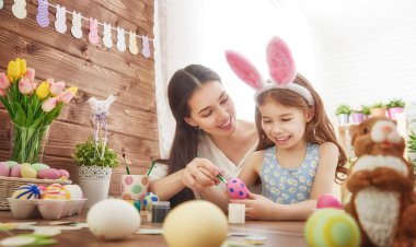 Aile Paskalya için hazırlanıyor