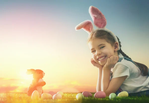 Meisje dragen bunny oren — Stockfoto