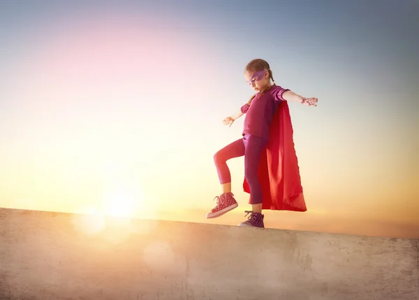 Девушка в костюме Супергероя — стоковое фото