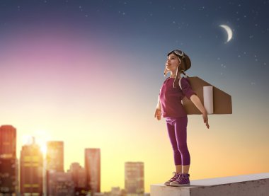 Kız astronot oynuyor