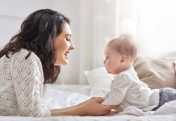 Feliz familia amorosa — Foto de Stock