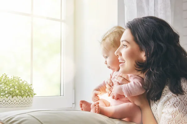 Gelukkige liefdevolle familie — Stockfoto