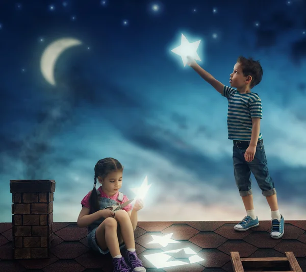 Children hung the stars — Stock Photo, Image