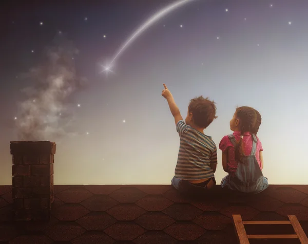 Boy and girl make a wish — Stock Photo, Image