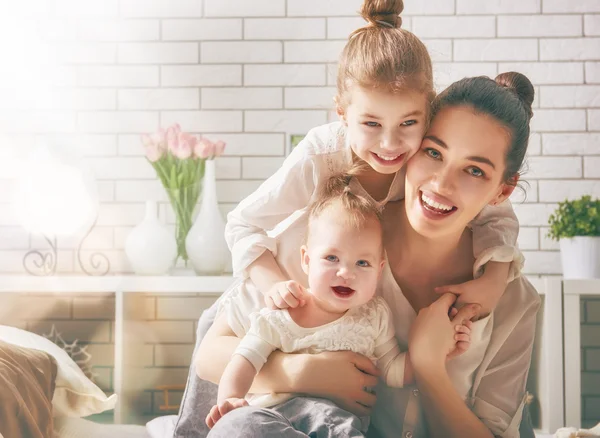 Família amorosa feliz — Fotografia de Stock