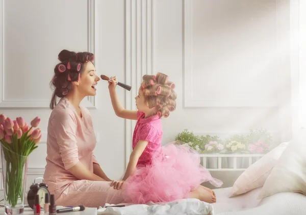 Gelukkige liefdevolle familie — Stockfoto