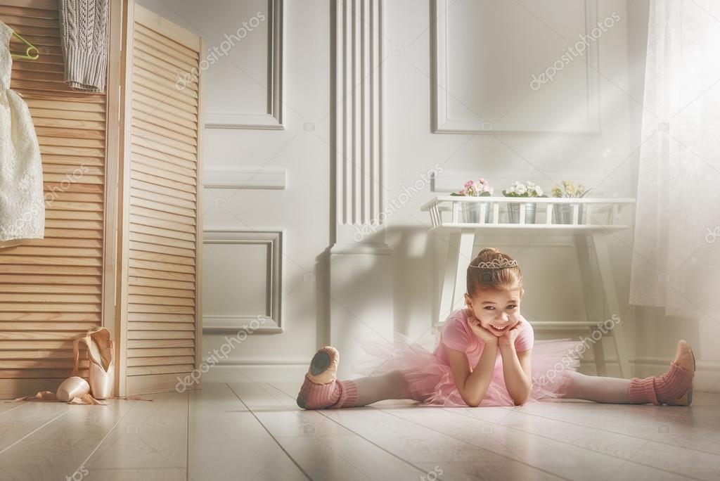 Девушка В Розовой Пачке Стоковое Фото ©choreograph 105826038