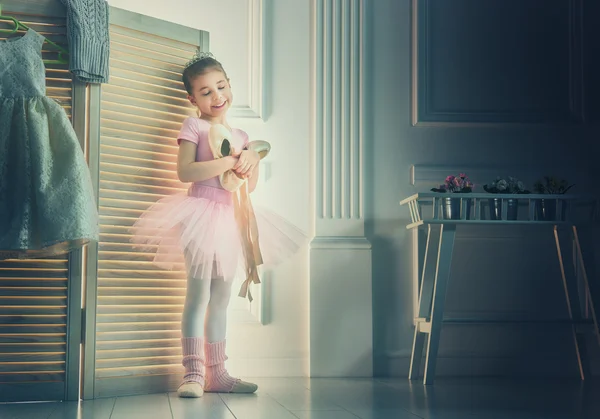 Mädchen in einem rosa Tutu — Stockfoto