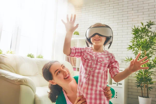 Mother and her child — Stock Photo, Image