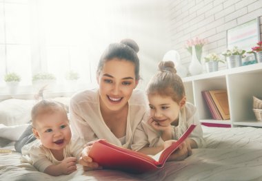 mutlu sevgi dolu aile.