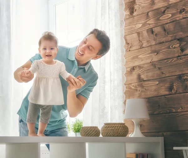 Pai e seu bebê — Fotografia de Stock