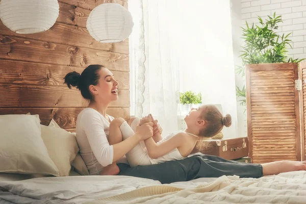 Feliz familia amorosa — Foto de Stock