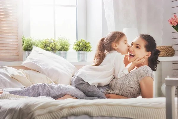 Gelukkige liefdevolle familie — Stockfoto